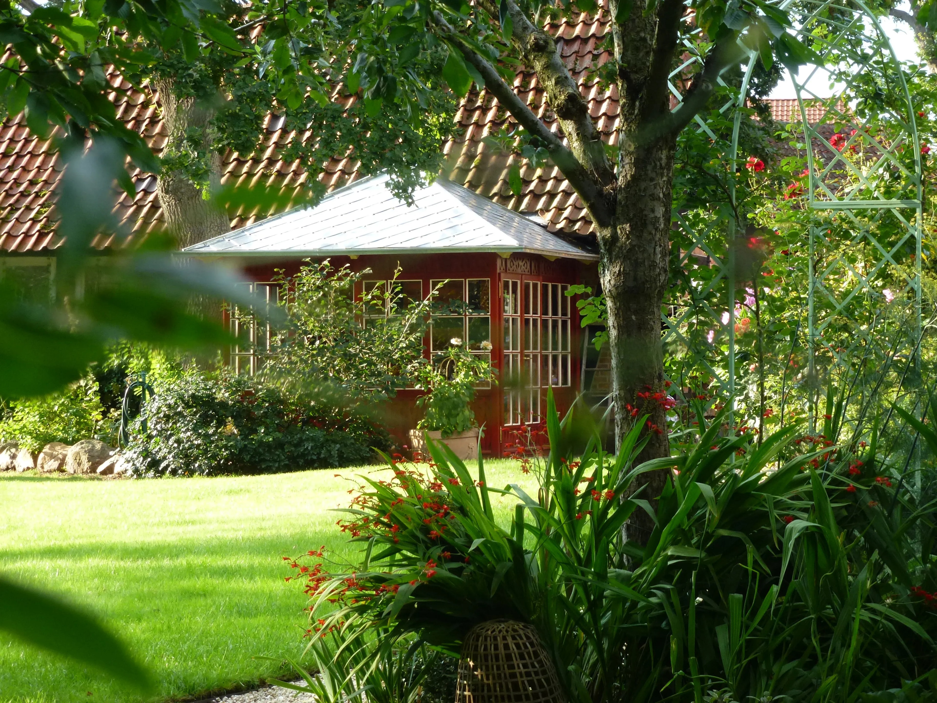 Holzpavillon für Werkstatt in Österreich individuell anfertigen lassen