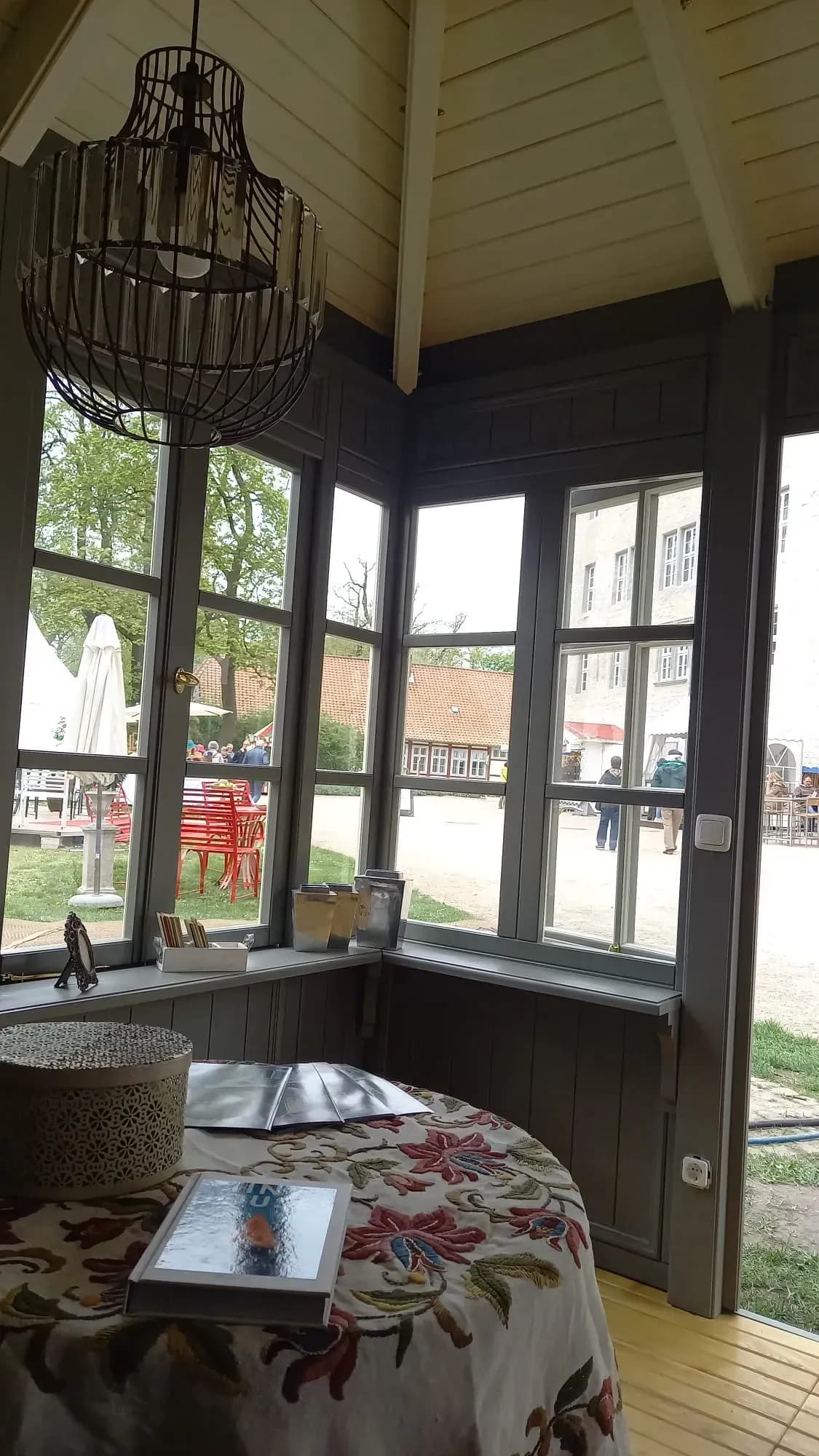 Exklusiver Gartenpavillon für Outdoor Atelier in Deutschland anfertigen lassen