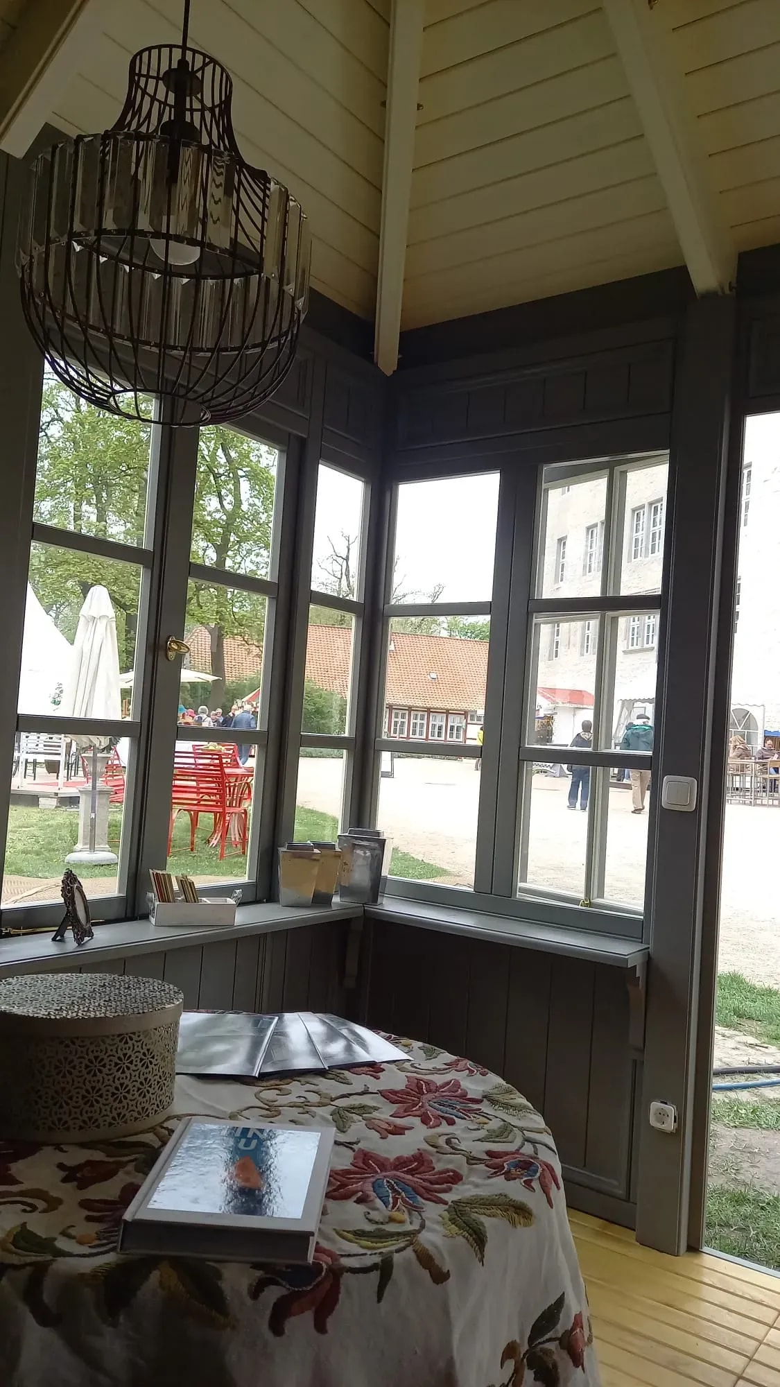 Hochwertiger Holzpavillon für Outdoor Home Office in der Schweiz